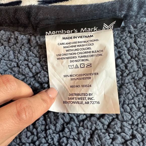 Western Geometric Patterned throw Blanket - Picture 3 of 3